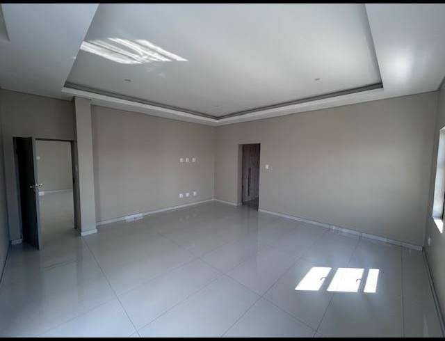 5 BEDROOM HOUSE FOR SALE IN SIX FOUNTAINS RESIDENTIAL ESTATE